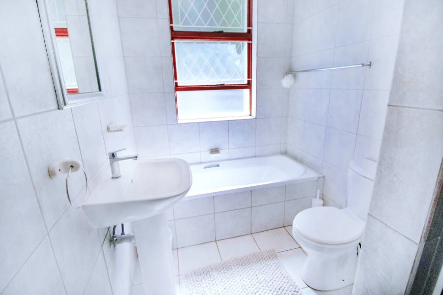 To Let 4 Bedroom Property for Rent in St Francis Bay Village Eastern Cape